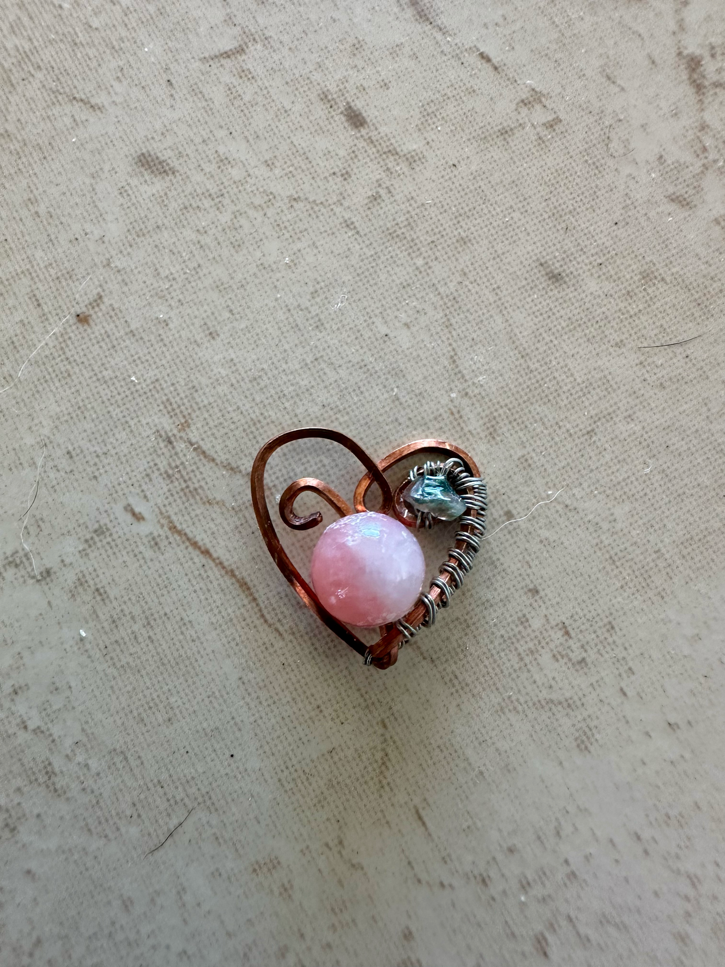 Elegant Crystal Pebble Heart Pendant - Unique Wire-wrapped Pendant for a Touch of Sparkle