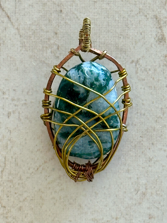 Elegant Wire-Wrapped Crystal Pebble Pendant for a Unique Statement